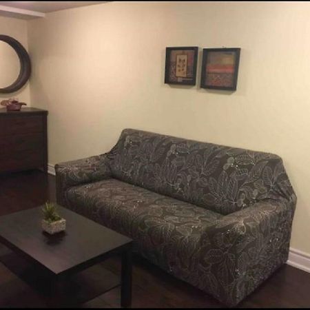 Cozy & Spacious Suite With Private Bathroom Near Toronto Airport ! ミシサガ エクステリア 写真