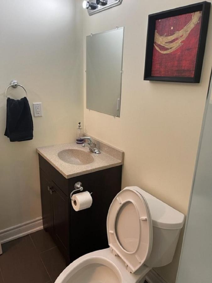 Cozy & Spacious Suite With Private Bathroom Near Toronto Airport ! ミシサガ エクステリア 写真