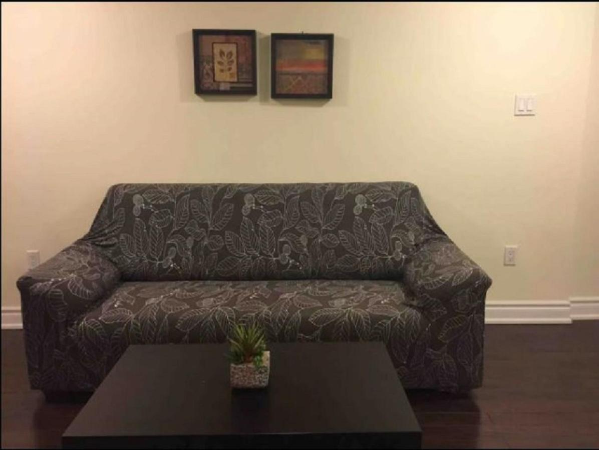 Cozy & Spacious Suite With Private Bathroom Near Toronto Airport ! ミシサガ エクステリア 写真